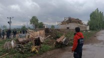 Erzurum'da hortum: Seralar zarar gördü, çatılar uçtu