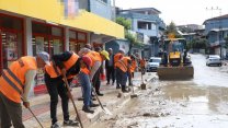 Hatay'da yağışın ardından çamura bürünen kent temizleniyor