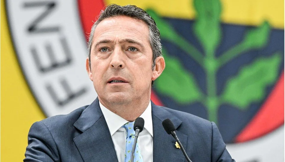 Fenerbahçe Başkanı Ali Koç, başkan adaylığı için gereken imzaları teslim etti