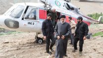 İran Cumhurbaşkanı Reisi'nin konvoyundaki helikopterlerden biri kaza yaptı