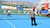 Şırnak'ta 3. Uluslararası Cudi Cup Tenis Turnuvası gösteri maçı ile başladı