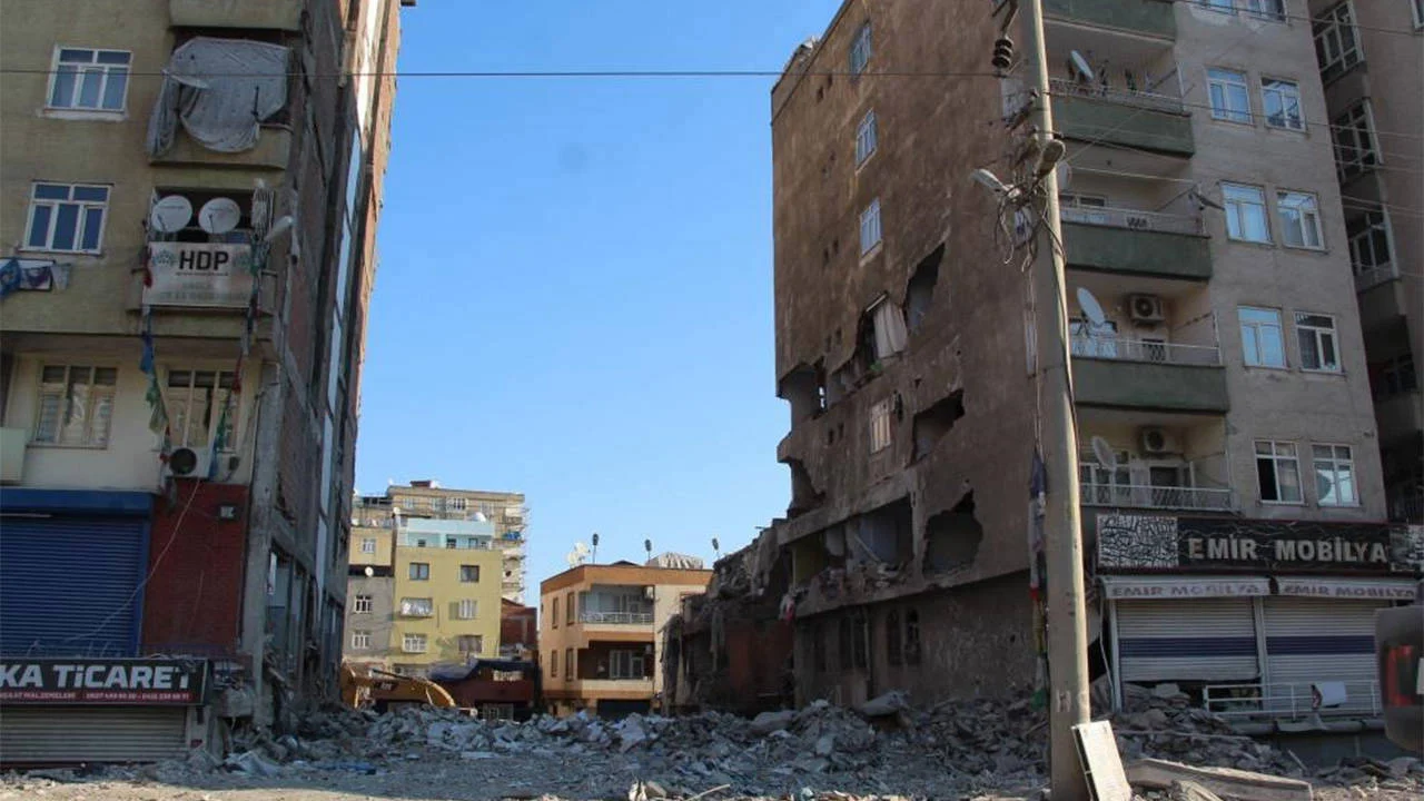 Depremde 38 kişiye mezar olan Dündar Apartmanı davasında karar çıktı