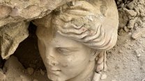 Denizli'deki Laodikya Antik Kenti'nde bulunan 2100 yıllık heykel başı heyecanlandırdı