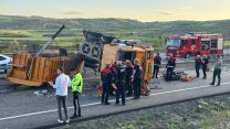 Sivas'ta devrilen kamyondaki 1 kişi öldü, 2 kişi yaralandı